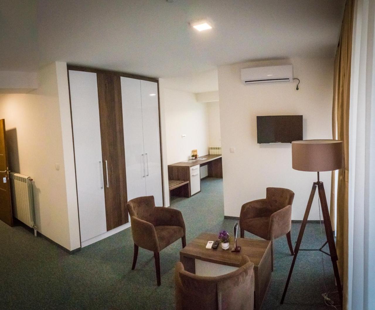 Hotel Sokoline Mandici ภายนอก รูปภาพ